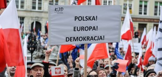 Polská premiérka Ewa Szydlowá je přesvědčená, že její zemi sankce od Evropské unie vůbec nehrozí.