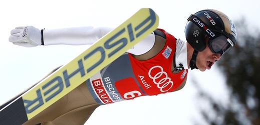 Roman Koudelka je jako nejlepší z českých skokanů na lyžích na 21. místě v polovině mistrovství světa v letech na Kulmu.
