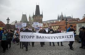 Momentka z demonstrace v Praze.