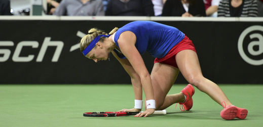 NA KOLENOU. Petra Kvitová nedohrála v letošní sezoně ani jeden zápas. Co předvede na Australian Open?