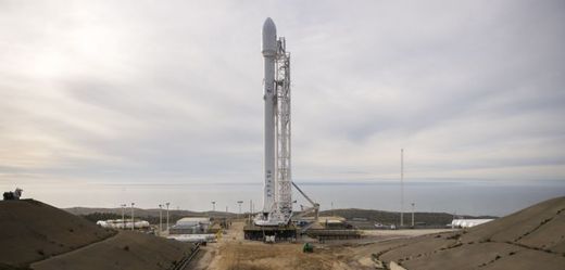 Raketa Falcon 9.