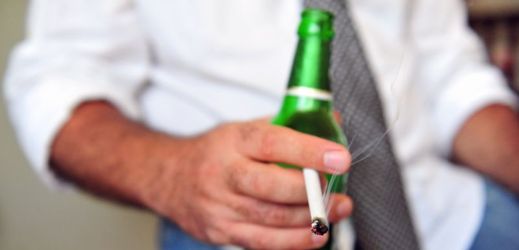 ČR chce zavádět kroky, které v tuzemsku povedou ke snížení spotřeby cigaret a alkoholu (ilustrační foto).