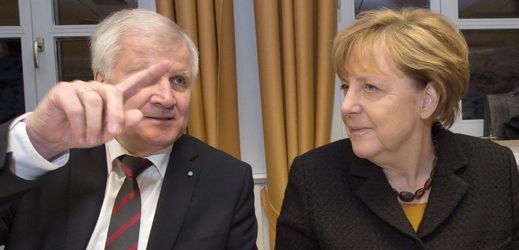 Bavorský premiér Horst Seehofer a německá kancléřka Angela Merkelová.