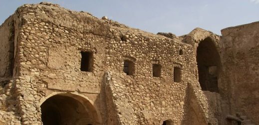 Na snímku z roku 2006 je vidět klášter svatého Eliáše na okraji města Mosul v Iráku, který byl nyní kompletně zničen a zdevastován útočníky Islámského státu.