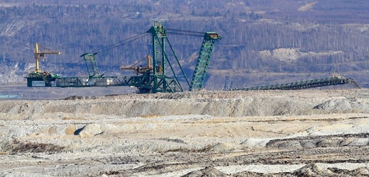 Povrchová těžba hnědého uhlí (ilustrační foto).