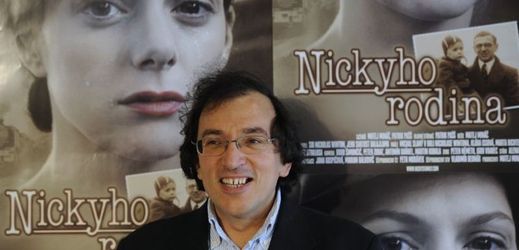 Režisér Matěj Mináč při projekci jeho snímku Nickyho rodina.