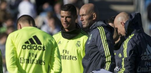 Zinedine Zidane a Cristiano Ronaldo na tréninku Realu.