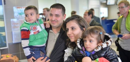 První skupina křesťanských uprchlíků z Iráku přistála 24. ledna v Praze. 