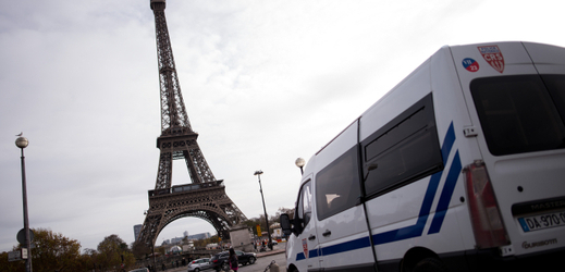 Paříž po útocích zvýšila bezpečnost.