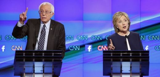 Kandidáti na prezidentské křeslo Hillary Clintonová a Bernie Sanders.
