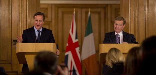 Britský premiér David Cameron (vlevo) a irský premiér Enda Kenny.