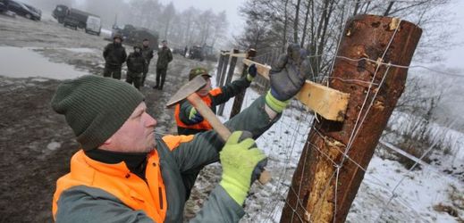 Ukončení výstavby plotu a technického střežení kolem muničního areálu ve Vlachovicích - Vrběticích na Zlínsku.