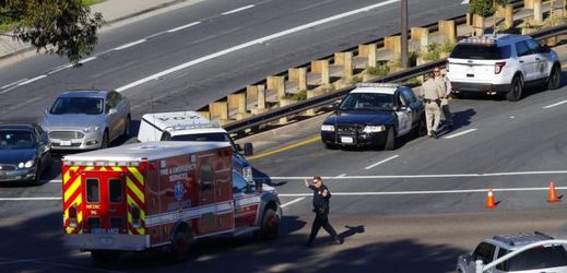 Vyšetřování střelby před vojenskou nemocnicí Balboa Medical Center.