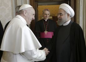 V Římě se íránský prezident Hasan Rúhání setkal s papežem Františkem.