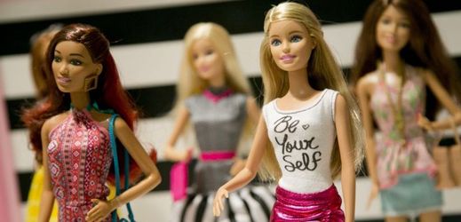 Barbie se kvůli svým nesmyslným proporcím stala terčem kritiky.