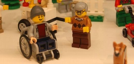 Lego postavička na vozíčku je obsažena v nové stavebnicové sadě, která by měla být na trhu od letošního léta.