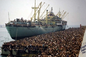 Klasický hoax: loď s uprchlíky, kteří právě dorazili do Evropy.