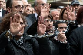Demonstrace na podporu dvou uvězněných novinářů.