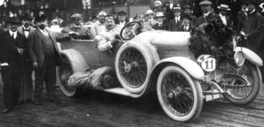 Hrabě Kilowatt, jak se mu také říkalo, vyhrál hned první ročník prestižní Alpské jízdy v roce 1910.