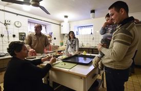 Deset křesťanských uprchlíků z Iráku se v těchto dnech zabydluje v rekreačním středisku Okrouhlík v Čížově u Jihlavy a začíná se základní výukou češtiny.