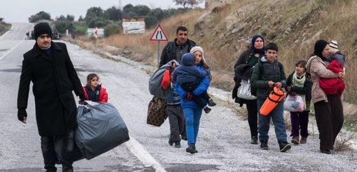 I navzdory chladnému počasí míří do Evropy přes moře další uprchlíci (ilustrační foto).