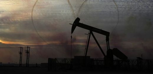 Ceny ropy klesly za posledních 6 měsíců až o 70 procent (ilustrační foto).