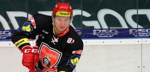 Hokejisty Hradce Králové posílil útočník Tomáš Mertl, který se do Mountfieldu vrací do konce této sezony z Medveščaku Záhřeb z Kontinentální ligy. 