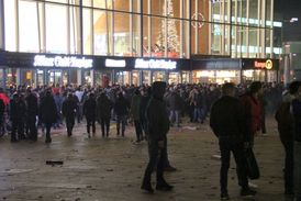 Hloučky číhajících imigrantů o Silvestru v Kolíně.