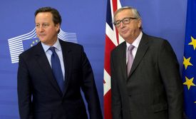 Britský premiér David Cameron (vlevo) s předsedou Evropské komise Jeanem-Claudeem Junckerem.