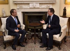 Předseda Evropské rady Donald Tusk (vlevo) a britský premiér David Cameron.