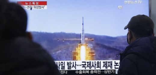 Plány na vypuštění rakety v severokorejském televizním vysílání.