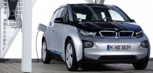 Automobilky elektromobily nabízejí, třeba BMW model i3, ale zájem klientů je zatím minimální.