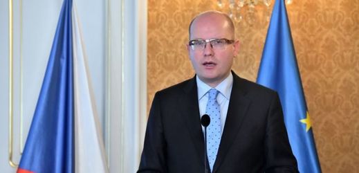 premiér Sobotka naznačil možné navýšení finanční pomoci uprchlíkům.