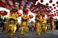 V Pekingu zahájili oslavy lvím tancem.