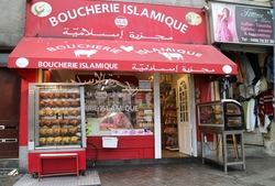 Muslimské řeznictví v Bruselu, kde je k dostání maso z porážky zvířat způsobem tzv. halal.