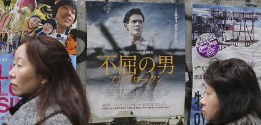 Plakát k filmu Nezlomný v Japonsku.