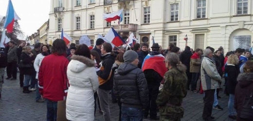 Na různých místech Prahy se konají demonstrace.