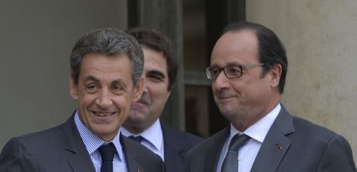 Nicolas Sarkozy (vlevo) a François Hollande.