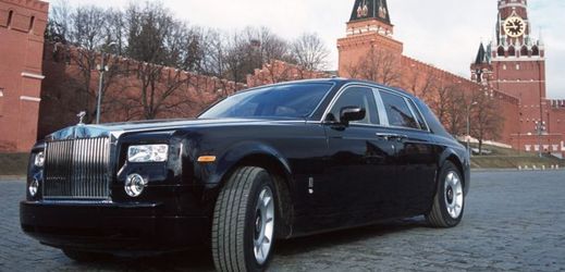 Rolls-Royce na Rudém náměstí.