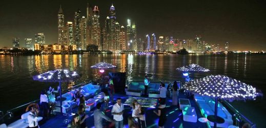 Večírek v Dubaji, Spojené arabské emiráty.