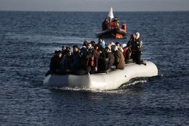 Denně připlouvají k řeckému pobřeží desítky nových migrantů.