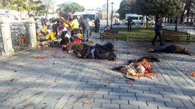 Několik lidí bylo zabito při výbuchu na náměstí Sultanahmet v turisticky oblíbené části Istanbulu.