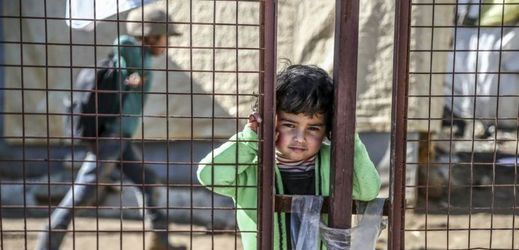 Jedno ze syrských dětí, žijící v uprchlickém táboře. 