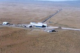 Detektor gravitačních vln LIGO.