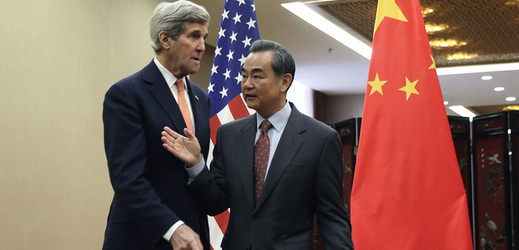 Ministři zahraničí USA a Číny John Kerry a Wang I.