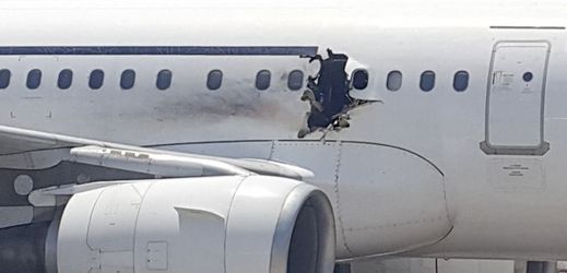 Fotografie letadla dubajských aerolinek Daallo, na jehož palubě došlo k teroristickému útoku.