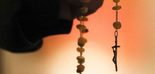 Modlitba růžence je jednou z nejběžnějších modliteb užívaných na východě jak pravoslavnými, tak katolíky.