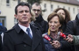 Francouzský premiér Manuel Valls a bavorská ministrině pro sociální záležitosti Emilia Müllerová.
