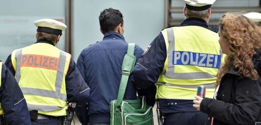 Německá policie zatím identifikovala po silvestrovských událostech 73 podezřelých (ilustrační foto).