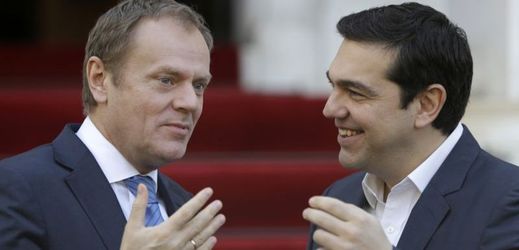 Předseda evropské rady Donald Tusk (vlevo) s řeckým premiérem Alexisem Tsiprasem.